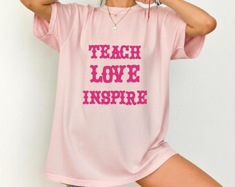 Koszulka dla nauczyciela „Teach Love Inspire” | Koszulka dla nauczyciela „Inspiring Educator” | Prezent na odzież promującą życzliwość w klasie | Koszulka dla nauczyciela | Koszulka na powrót do szkoły