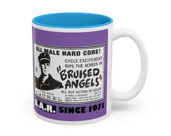 Vintage geprellte Engel Gay Lederfilm Anzeige auf einer Kaffeetasse | Zweifarbige Akzent Keramik