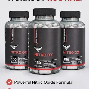 Op de afbeelding: Drie heldere glazen flessen gevuld met witte capsules. Elke fles heeft een zwart etiket met de tekst "NITRO OX", "150 Capsules" en "Nitric Oxide Support Capsules". De flessen zijn gelabeld met "Food Supplement".