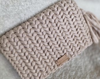 bolso de mano de ganchillo con forma de rosa