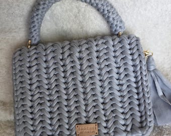 Bolso de ganchillo gris claro