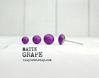 Matte DRUIVEN-oorknopjes - paars - eenvoudige stekers - hypoallergeen - kleine oorbellen - polymeerklei - 4 mm 5 mm 6 mm cirkel - roestvrij staal
