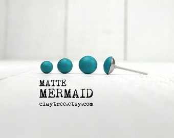 Matte MERMAID groene studs - hypoallergeen - roestvrijstalen studs - kleine oorbellen - 4 mm 5 mm 6 mm cirkel - minimalistisch - heldere oorbellen