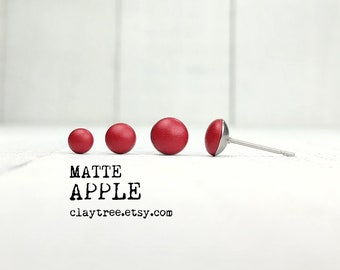 Matte APPEL-oorknopjes - rood - eenvoudige stekers - hypoallergeen - chirurgisch staal - kleine oorbellen - 4 mm 5 mm 6 mm cirkel - polymeerklei