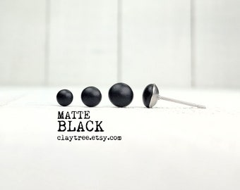 Boucles d’oreilles Matte BLACK Stud - Clous simples - Hypoallergénique - Acier chirurgical - Boucles d’oreilles Tiny Post - Argile polymère - 4mm 5mm 6mm Circle - Unisexe