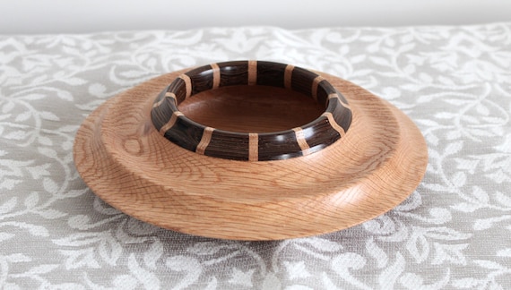 Oak bowl with decorative Wenge Rim