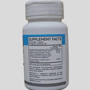 K&ouml;nnte beinhalten: Eine wei&szlig;e Kunststoff-Nahrungserg&auml;nzungsmittelflasche mit einem blauen Etikett mit der Aufschrift "SUPPLEMENT FACTS". Das Etikett listet Inhaltsstoffe wie Boswella Serrata Extrakt und natives Kollagen auf. Die Flasche hat einen wei&szlig;en Deckel und enth&auml;lt 30 Portionen.
