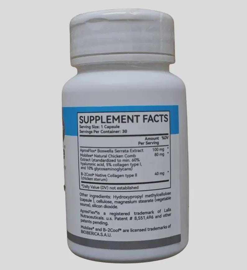 K&ouml;nnte beinhalten: Eine wei&szlig;e Kunststoff-Nahrungserg&auml;nzungsmittelflasche mit einem blauen Etikett mit der Aufschrift "SUPPLEMENT FACTS". Das Etikett listet Inhaltsstoffe wie Boswella Serrata Extrakt und natives Kollagen auf. Die Flasche hat einen wei&szlig;en Deckel und enth&auml;lt 30 Portionen.
