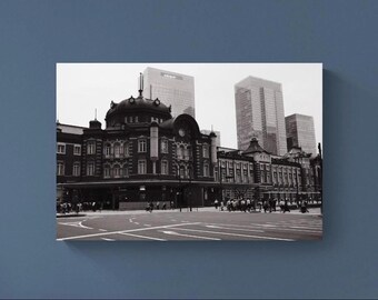 Fotografía en blanco y negro de la estación de Tokio - Lienzo de arquitectura japonesa