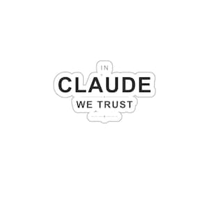Puede incluir: Una pegatina blanca con el texto "IN CLAUDE WE TRUST" en negrita negra. El texto está dispuesto en un diseño en capas, con "CLAUDE" como foco principal. La pegatina tiene un borde blanco.