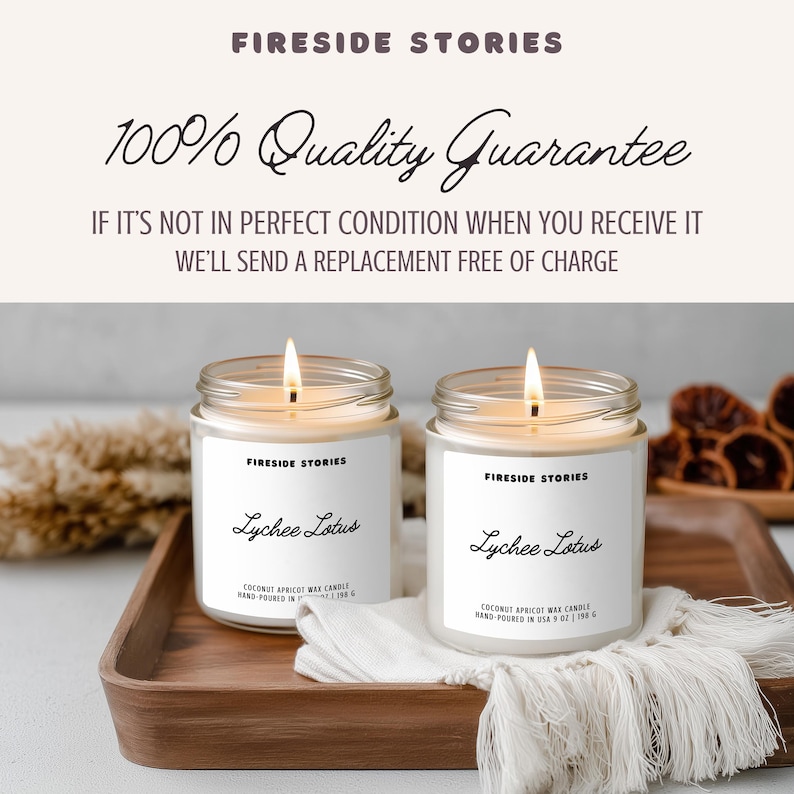 Pode incluir: Duas velas em frascos de vidro transparente com pavios acesos, cada uma com um r&oacute;tulo branco com o texto FIRESIDE STORIES e Lychee Lotus, al&eacute;m de Coconut Apricot Wax Candle Hand-Poured in USA 9 oz | 198 g.