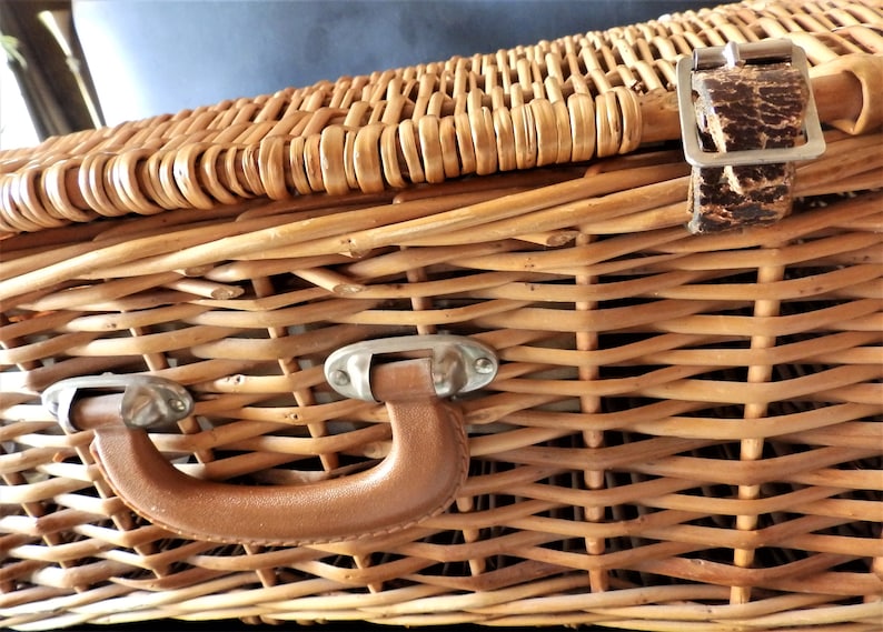1960s Optima Picnic Set for 4 in Wicker Basket Orange Components Excellent Condition Made in England Complete and Ready to Use!