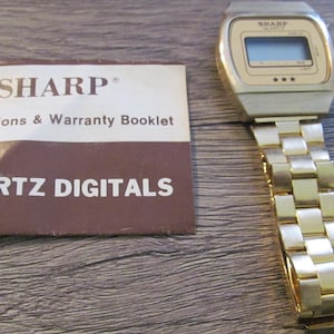 1983 Sharp gold tone watch good like new condition