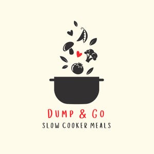 Puede incluir: Un logotipo con una olla negra y verduras flotantes. El texto "DUMP & GO SLOW COOKER MEALS" está escrito en rojo y negro debajo. La imagen tiene un fondo color crema.