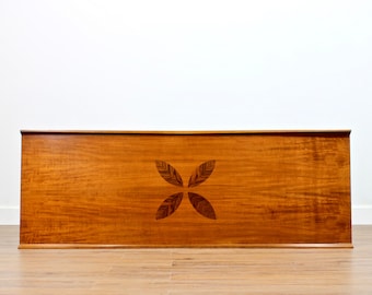 Lane Walnut Coffee Table With Rosewood Leaf Pattern on Top Description