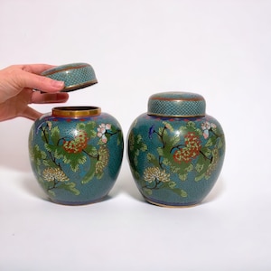 Vintage 1970&#39;s Pair of Cloisonne Pastel Ginger Jars