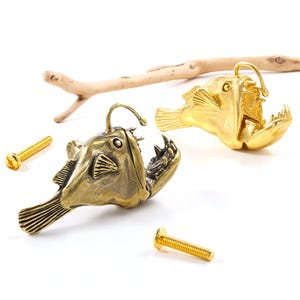Tiradores de latón macizo con forma de pez pescador para armarios, tiradores de cajones con forma de animales marinos, pomos de decoración costera. imagen 3