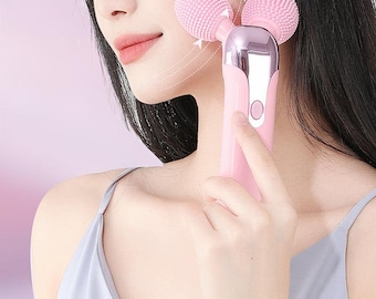 Limpieza facial y rodillo vibratorio para adelgazar el rostro. Belleza facial.