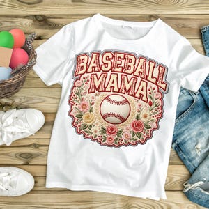 Bordado Floral para Mãe Jogadora de Beisebol | Letras Universitárias e Aplique de Chenille