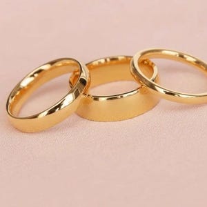ミニマルな高光沢ゴールドスタッキングバンド - クラシックなドーム型とスリムなコンフォートフィットリング - 結婚式やファッションジュエリーとして幅広く使える