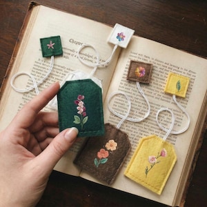 May include: A rustic wooden sign with the text "Welcome to our porch" in white lettering. The sign features a distressed finish and a simple, inviting design, perfect for outdoor decor.