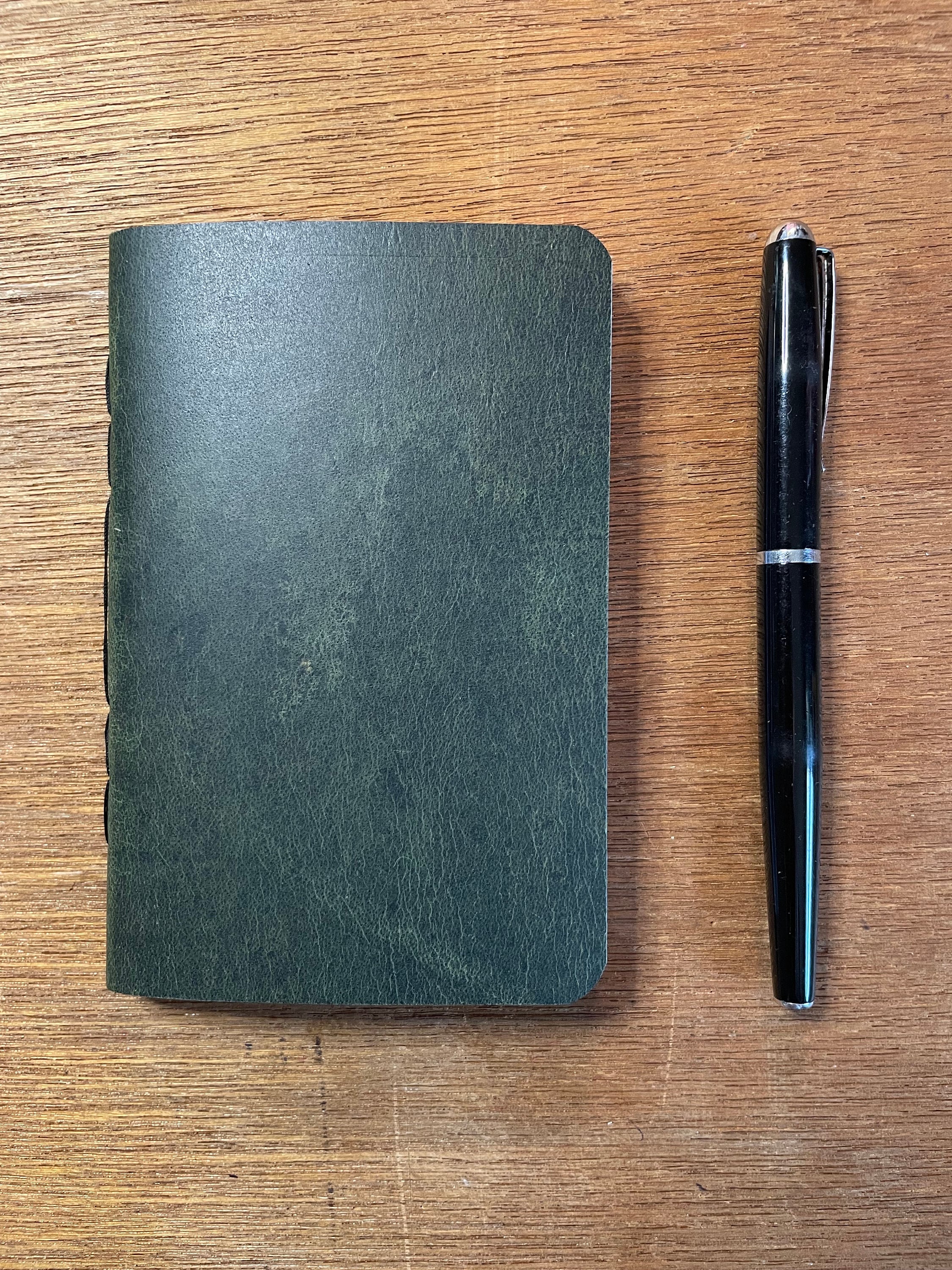 tinnyページ　 レザー グリーン Tiny Lined Small Dark Green Leather Notebook. 40, 1/8” Lined Pages