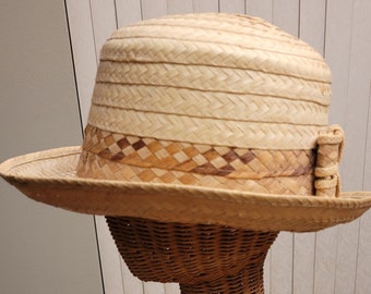 Vintage Natural Fibre Straw weaved women's hat made in the Philippines great pre-owned condition