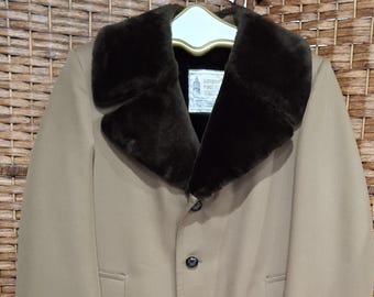 Vintage London Fog Tan with brown faux fur collar men's overcoat size 36R with lining .