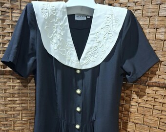 Vintage Caroline Wells Collection Black and Ivory Embroidered collar size 14
