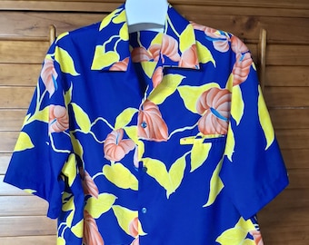 Vintage Hilo Hattie Men's Hawaiian Shirt Made in Hawaii Handsewn hems. Size 2XL