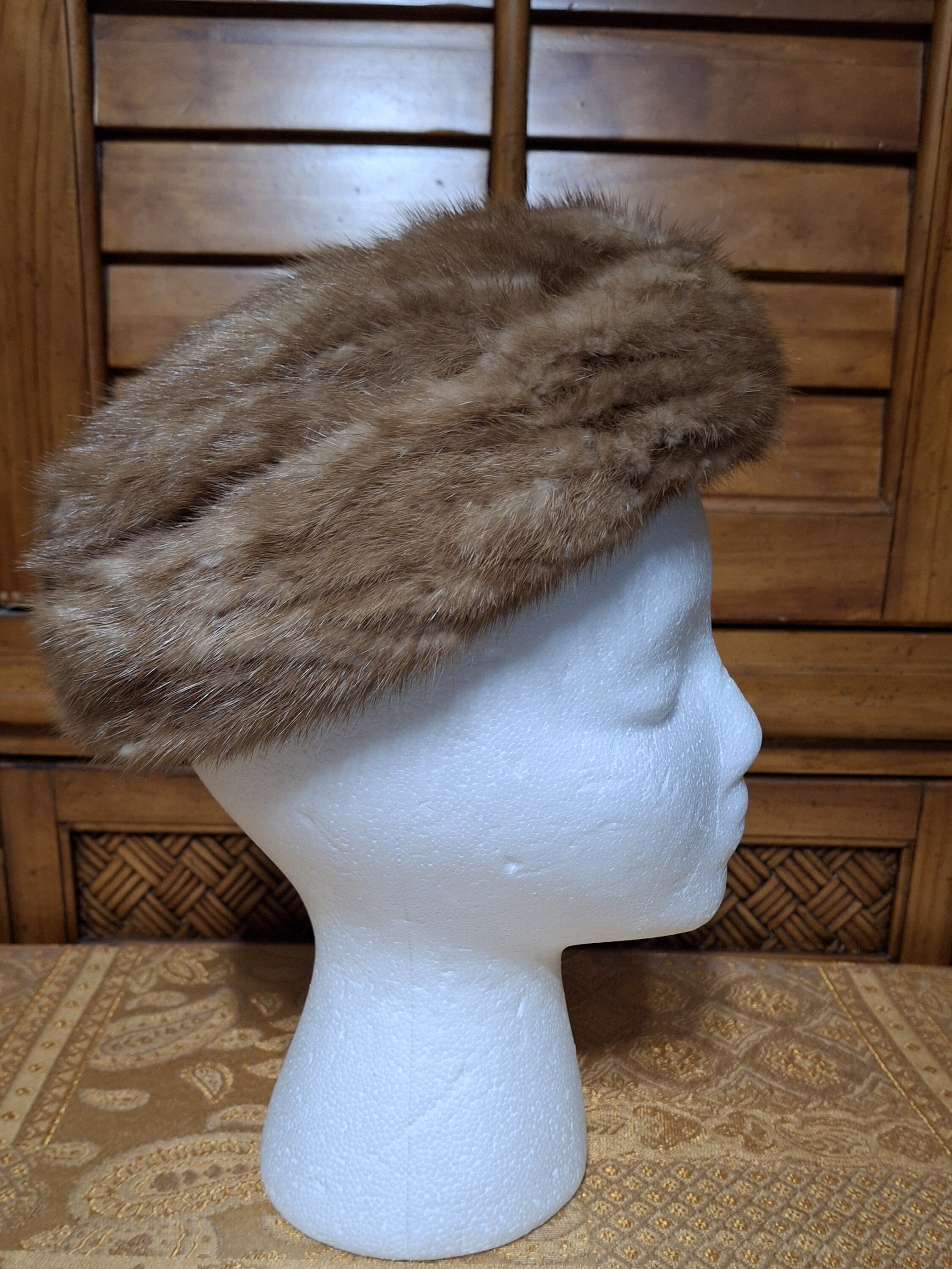 MINK HAT WITH CLAW | Precious Furs by Marché | Excellent Preowned Condition Precious Furs by Marche Mink Fur Hat Off White Black Accent  main image 4