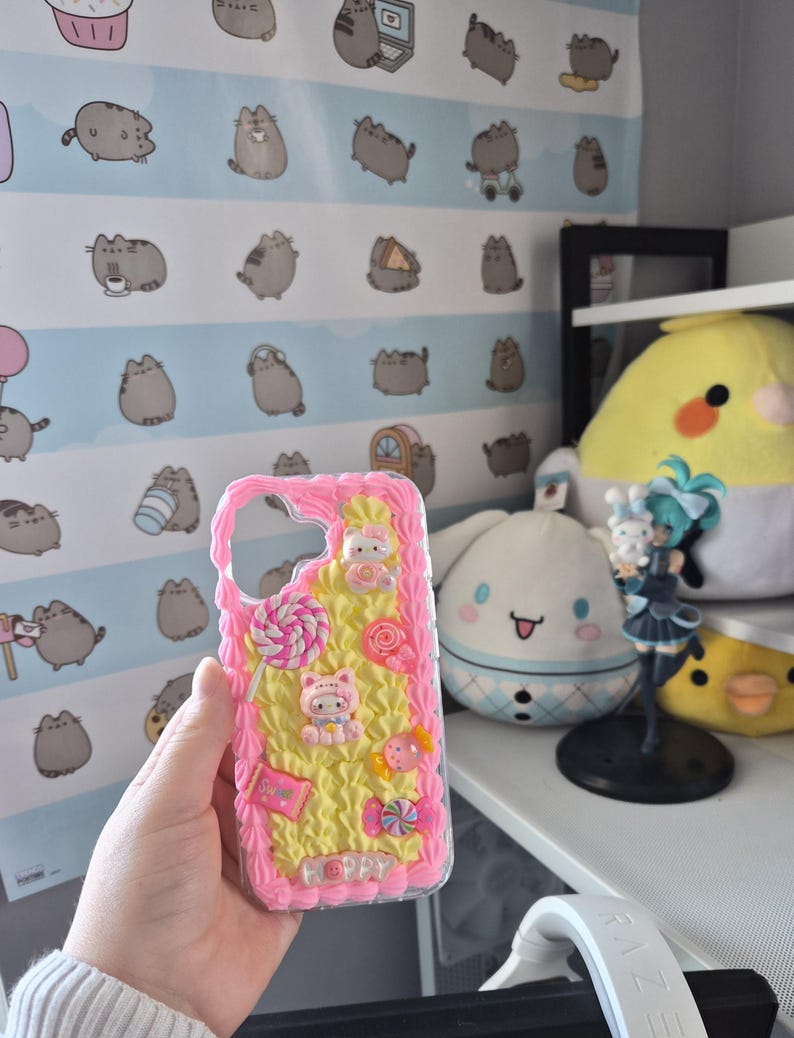 Hello kitty phone case image 4