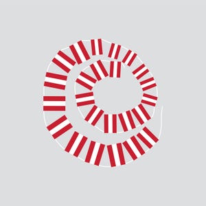 Op de afbeelding: Een abstract spiraalontwerp bestaande uit rode en witte rechthoeken op een lichtgrijze achtergrond. De rechthoeken zijn gerangschikt in een continu, kronkelend patroon, wat een visueel aantrekkelijk ontwerp creëert.