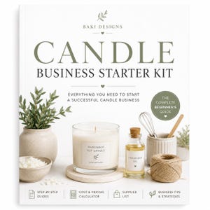 Op de afbeelding: Een witte boekomslag met de titel Candle Business Starter Kit van Baki Designs. De omslag toont een handgemaakte sojakaars, een flesje geurolie, een garde, een bolletje touw en een schaaltje wasvlokken, met tekst over gidsen en zakelijke tips.