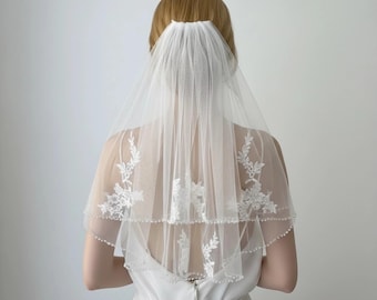 Hand-beaded Bridal Veil, Embroidered Lace Wedding Hairpiece, Custom Pearl Fingertip Shimmer Headpiece, Short Tulle Accessory with Comb