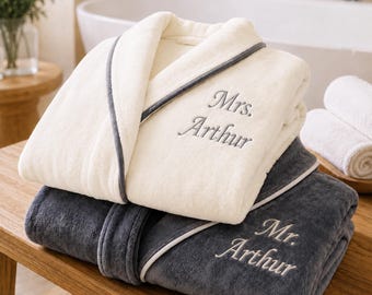 Conjunto de batas de boda personalizadas bordadas, batas de baño personalizadas para novios, batas para el Sr. y la Sra., regalo de luna de miel, regalo para recién casados