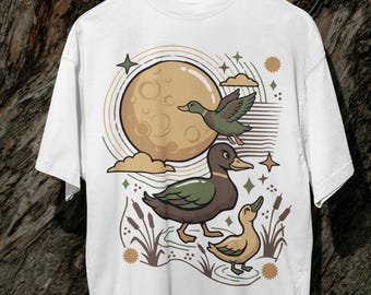 Retro Mallard Moon Tee - Vintage Cottagecore Nature Graphic T-Shirt Gift