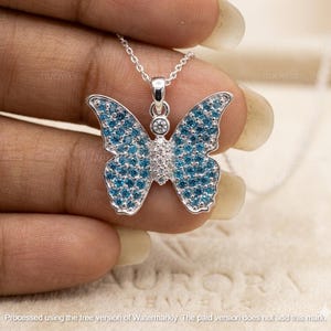 Vlinderhanger 1 kt rond geslepen topaas 14 kt witgoud verguld