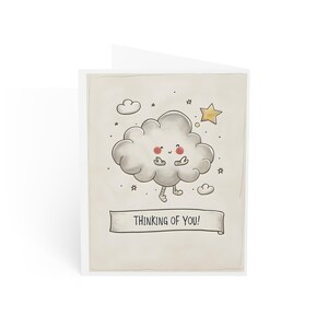 Tarjeta Kawaii con Nube Sonriente "Pensando en ti" – Estrellas caprichosas, detalles en acuarela