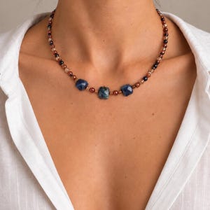 Halsketting met oogbol van hematiet en aventurijn, handgemaakte sieraden van natuursteen.
