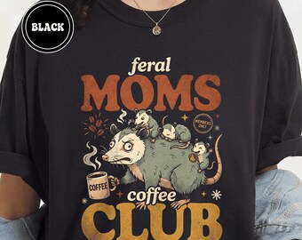 Camiseta Feral Moms Coffee Club, Camiseta divertida de mamá zarigüeya, Ropa para madres cansadas, Regalo para mamás caóticas, Meme de humor sobre el agotamiento, Camiseta retro de zarigüeya