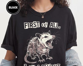 Camiseta "Primero que nada, soy una delicia" / Camiseta con estampado divertido de zarigüeya / Comfort Colors 1717 / Regalo sarcástico para mujeres / Camiseta con actitud divertida