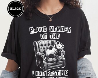 Camiseta del Club "Solo Descansando la Vista" / Camiseta Divertida de Zarigüeya / Colores Cómodos 1717 / Regalo Divertido para Papá / Camiseta para Amantes de las Siestas