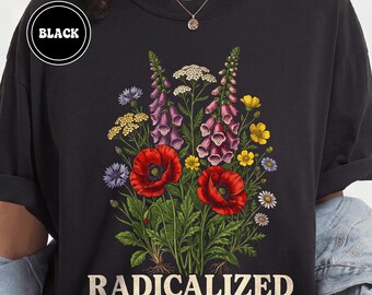 Camiseta Radicalized By Basic Decency, Camiseta con estampado botánico Comfort Colors, Ropa Cottagecore Empath, Regalo divertido para introvertidos defensores de la justicia social