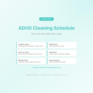 Può includere: Un programma di pulizia ADHD stampabile con uno sfondo sfumato turchese e bianco. Il titolo recita "ADHD Cleaning Schedule" con "Room-by-Room Bite-Size Tasks" sotto. Include attività di 5 minuti, griglia settimanale, stanza per stanza, ripristino giornaliero, obiettivi mensili e sistema di ricompensa.