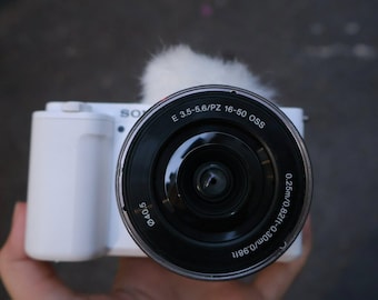 Sony ZV-E10 Mirrorless Vlogging Camera – White, 16-50mm Lens, 4K Video, Flip Screen, Content Creator Kit