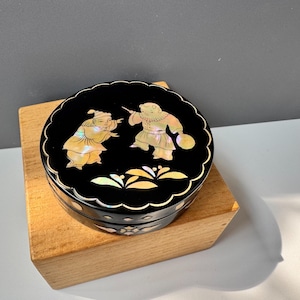 Vintage Japanese Lacquer Box, Mother of Pearl Inlay Small Round Incense Box