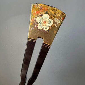 Vintage Japanese Hair Comb Black Lacquer‎ Style Floral  Koshi mid century Japanese Antique Lacquer Hair Comb with Flowers in Gold Maki  main image 4
