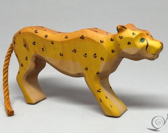 Toy cheetah wood colored orange + large dots