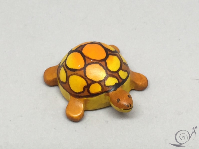 Toy Turtle wood colourful orange brown .4,0 x 3,5 x 1,7 cm bxhxs ca. 5,0 gr. image 3